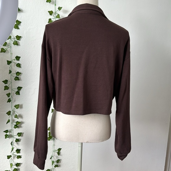 H&M | Cropped Long Sleevve Collared Top - Picture 4 of 5